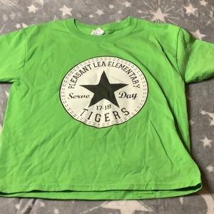 Short sleeves green shirt